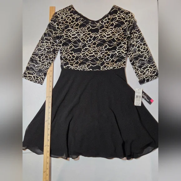 Amy Wear Black Dress With Cream/light Gold Colored Rose Lace Detail - Picture 1 of 8